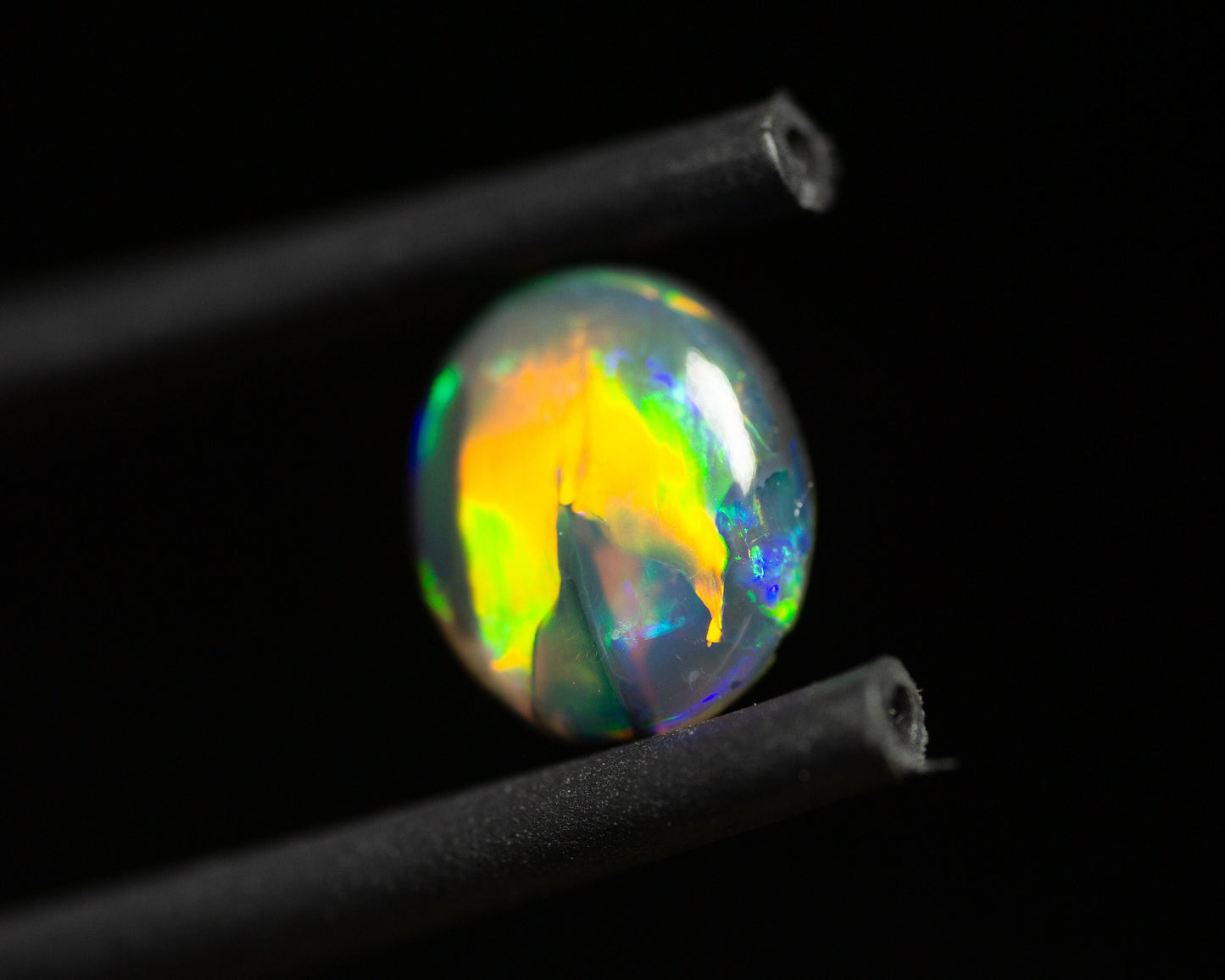 0.77 Carat Black Opal Oval Cabochon From Lightning Ridge Australia - Redpoint Jewelry