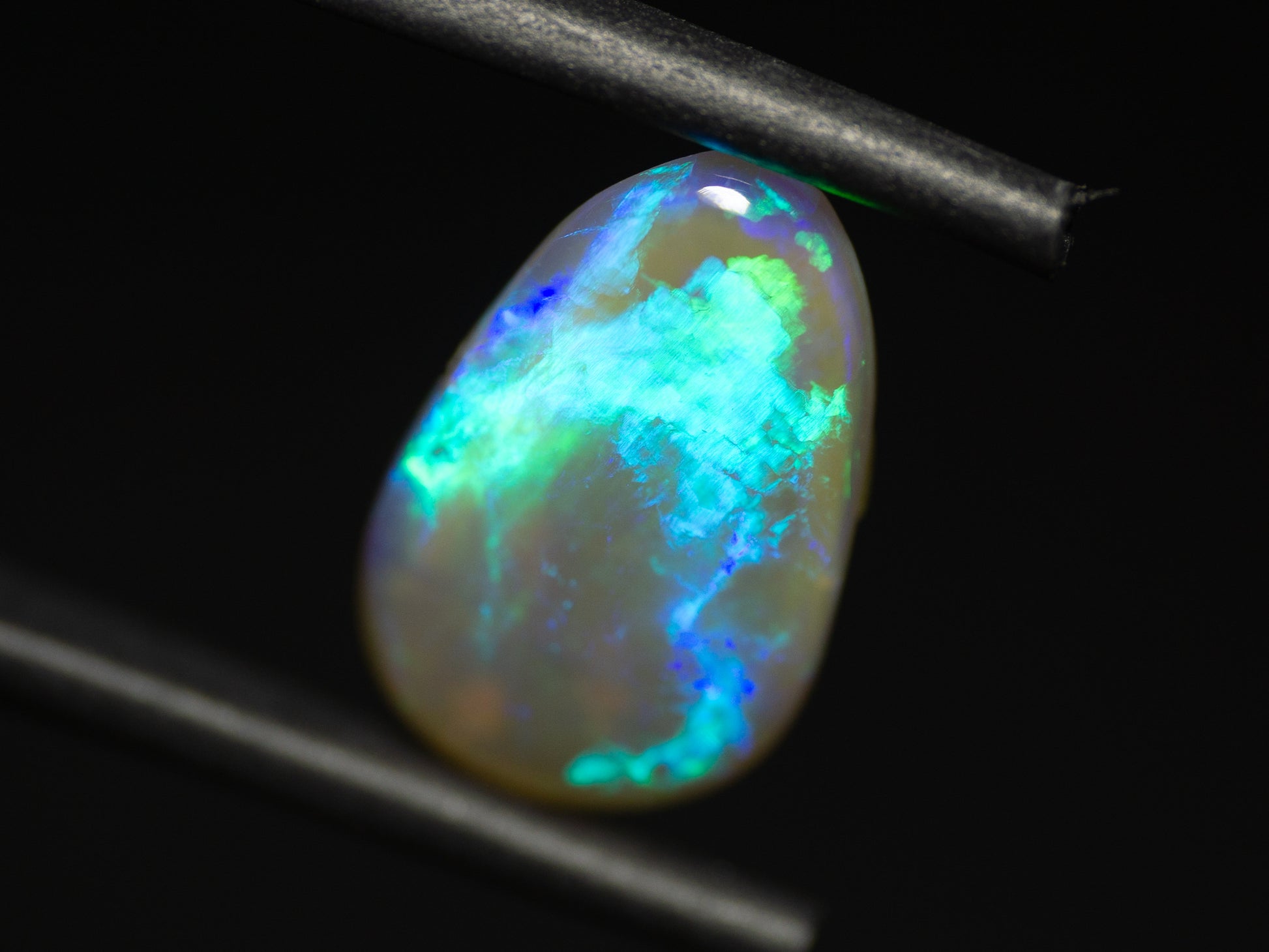 3.03 Carat Crystal Opal Drop Shape Cabochon Lightning Ridge Australia - Redpoint Jewelry 