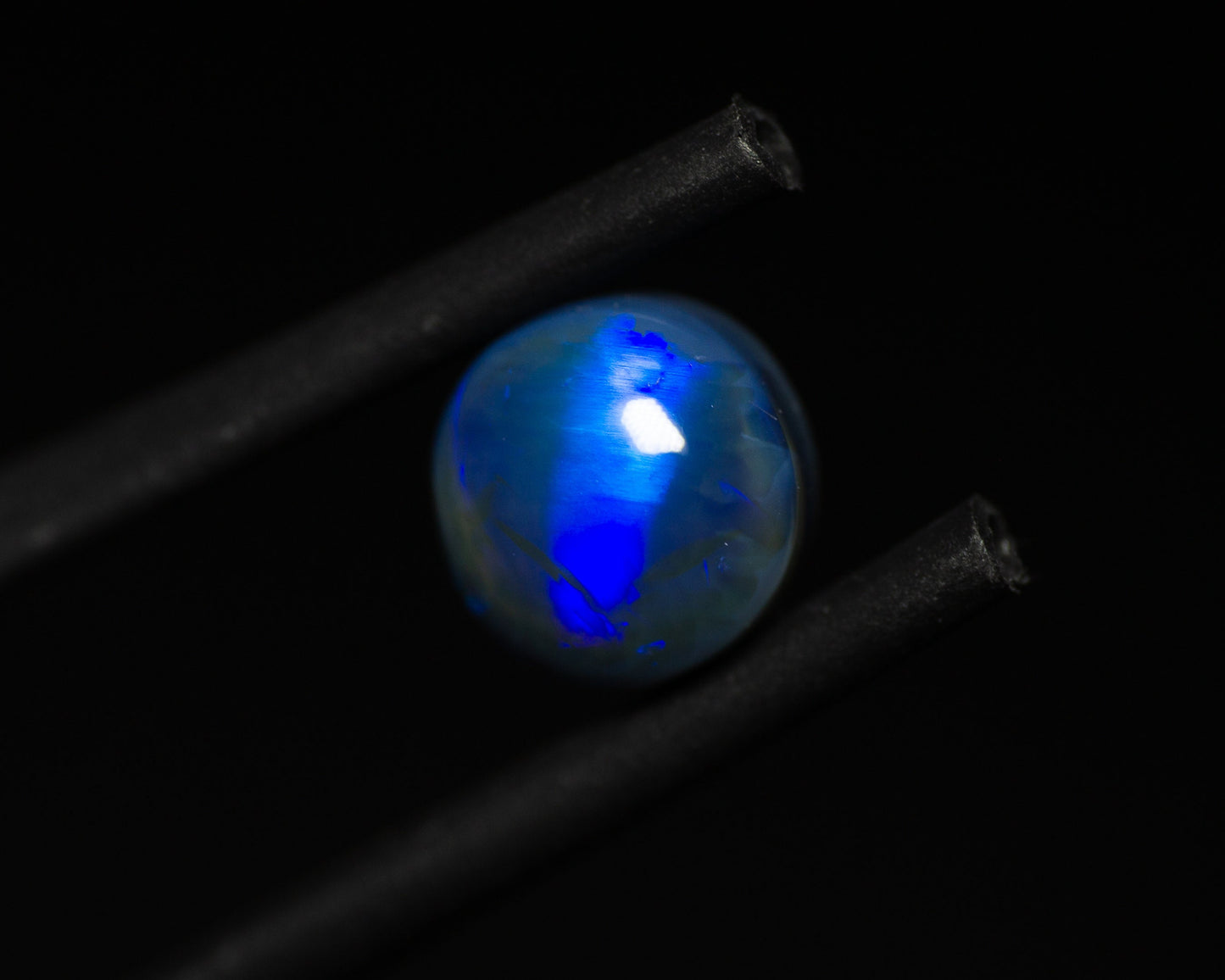 1.58 Carat Black Opal Cats Eye Pattern Round Cabochon Lightning Ridge Australia - Redpoint Jewelry 