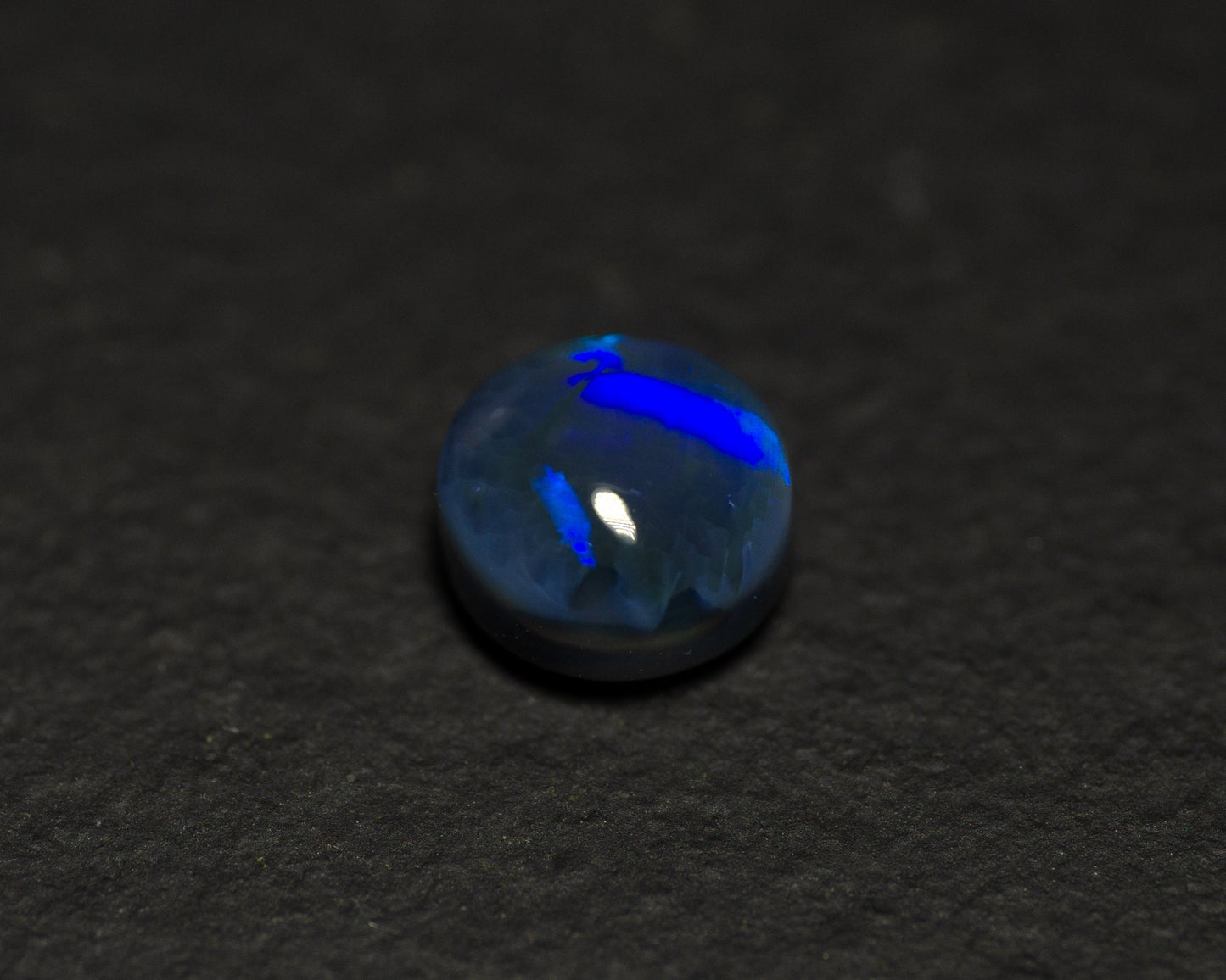 1.58 Carat Black Opal Cats Eye Pattern Round Cabochon Lightning Ridge Australia - Redpoint Jewelry 