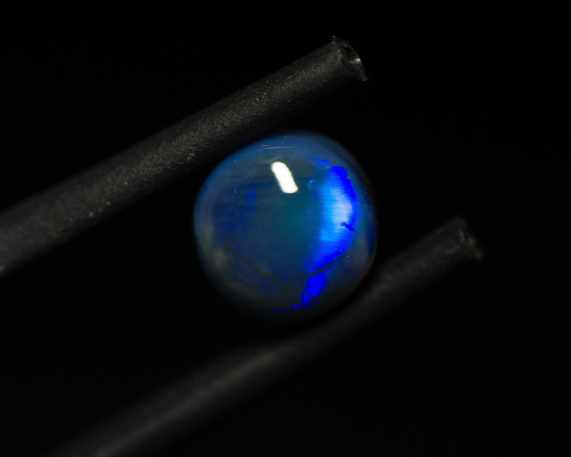 1.58 Carat Black Opal Cats Eye Pattern Round Cabochon Lightning Ridge Australia - Redpoint Jewelry 