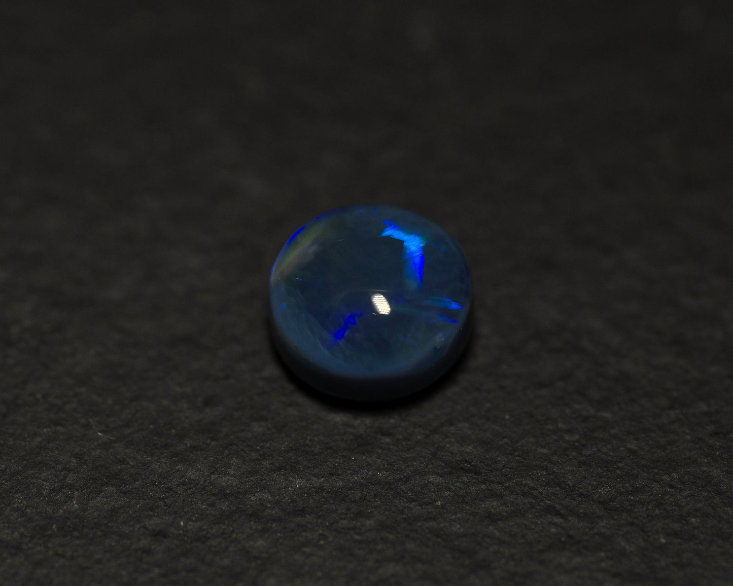 1.58 Carat Black Opal Cats Eye Pattern Round Cabochon Lightning Ridge Australia - Redpoint Jewelry 