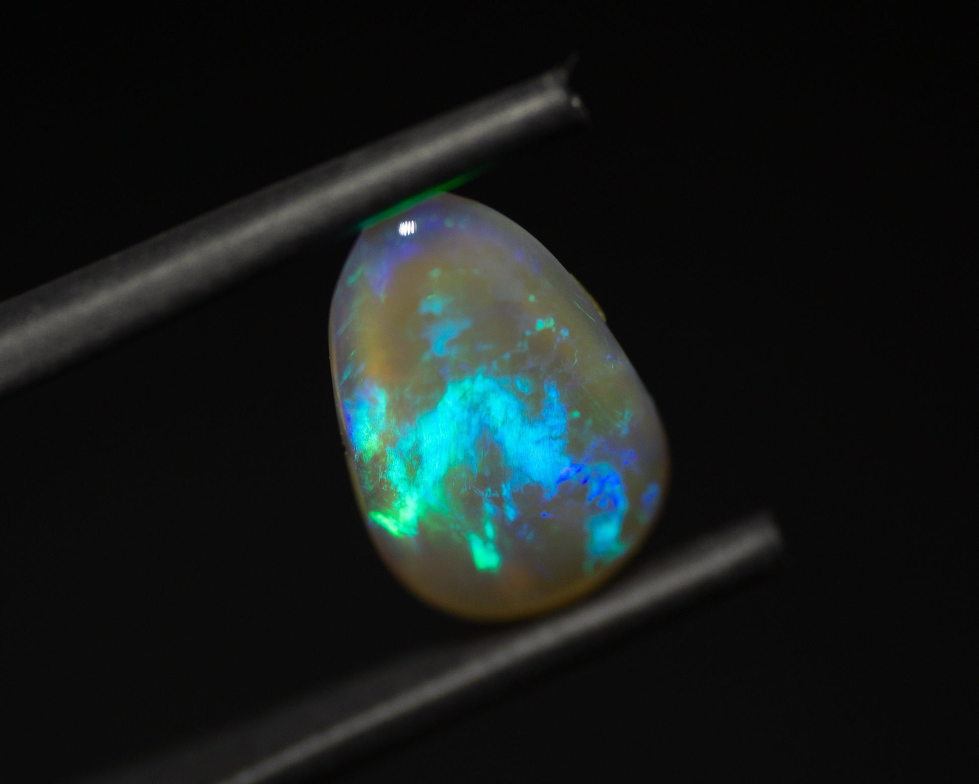 3.03 Carat Crystal Opal Drop Shape Cabochon Lightning Ridge Australia - Redpoint Jewelry 