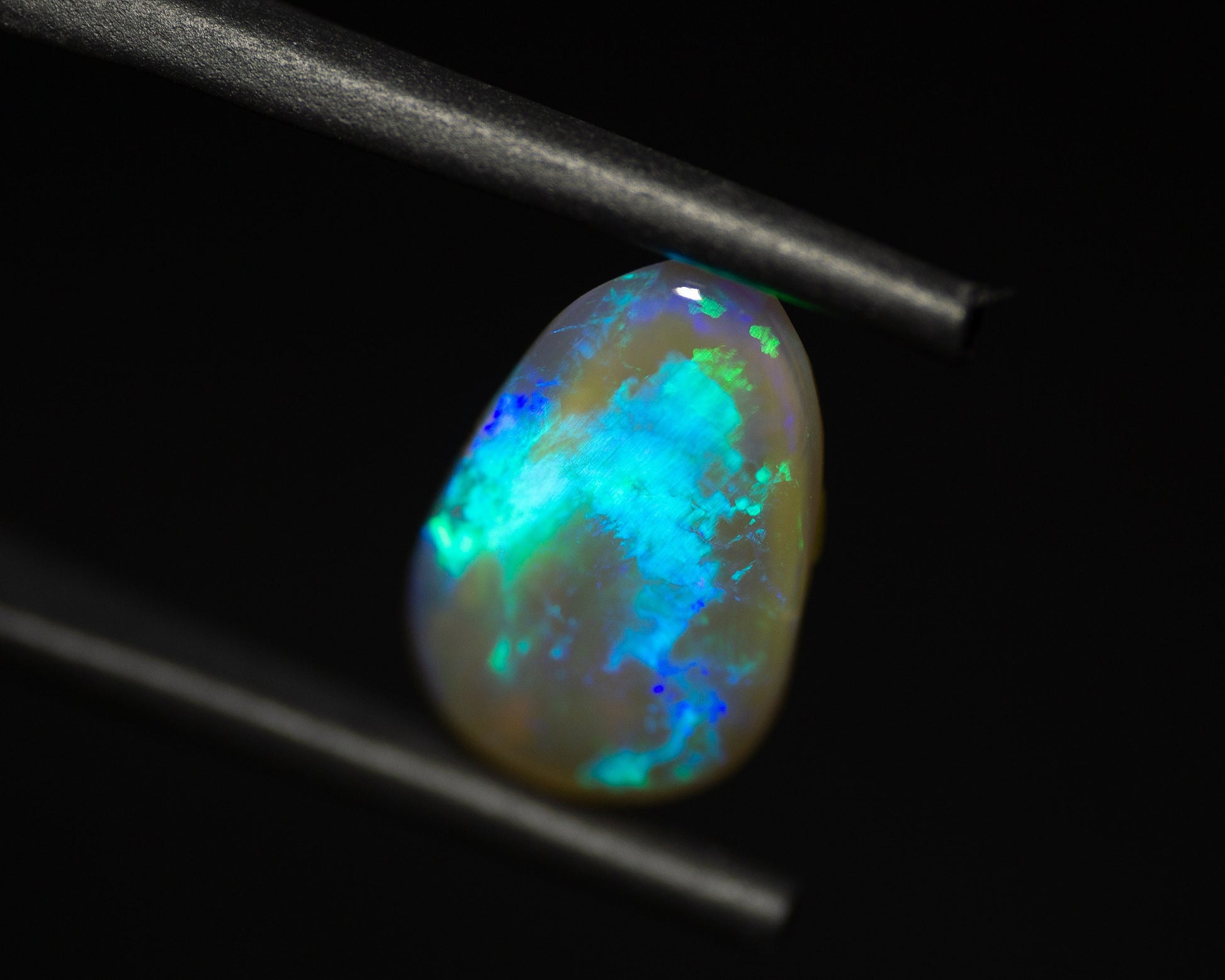 3.03 Carat Crystal Opal Drop Shape Cabochon Lightning Ridge Australia - Redpoint Jewelry 