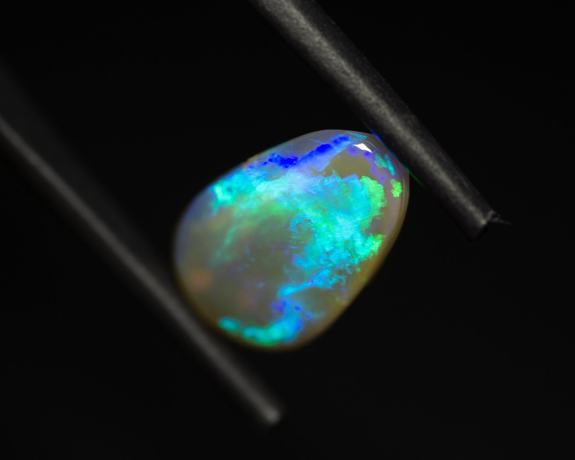 3.03 Carat Crystal Opal Drop Shape Cabochon Lightning Ridge Australia - Redpoint Jewelry 