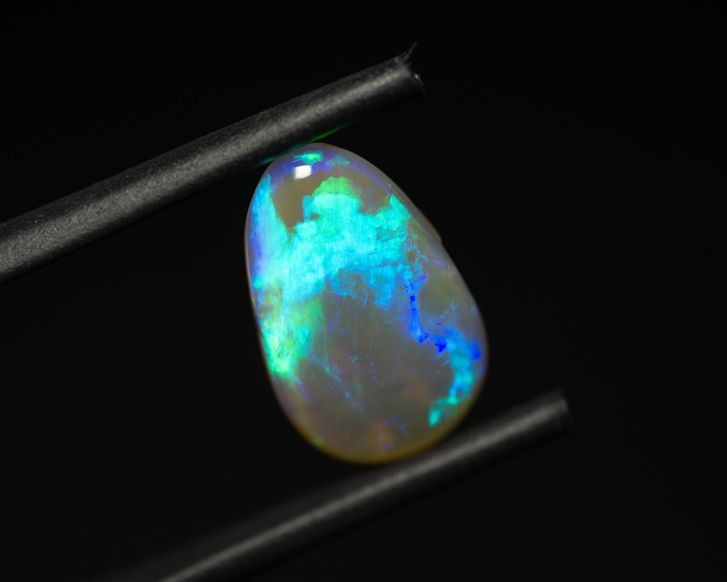 3.03 Carat Crystal Opal Drop Shape Cabochon Lightning Ridge Australia - Redpoint Jewelry 