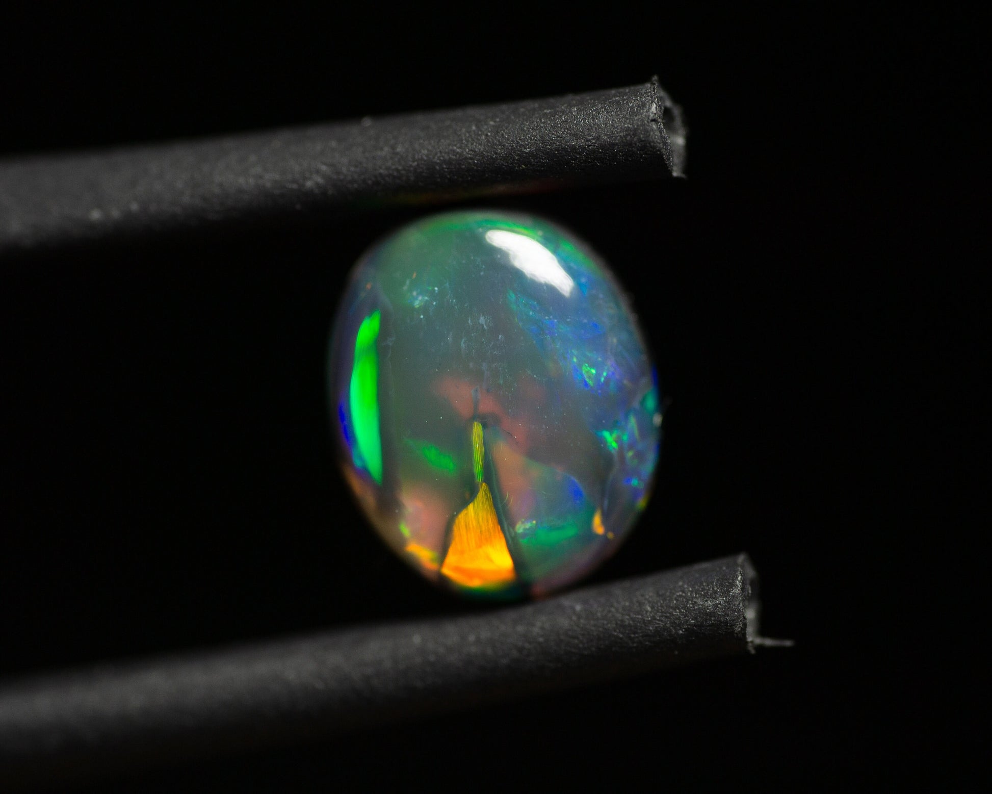 0.77 Carat Black Opal Oval Cabochon From Lightning Ridge Australia - Redpoint Jewelry 