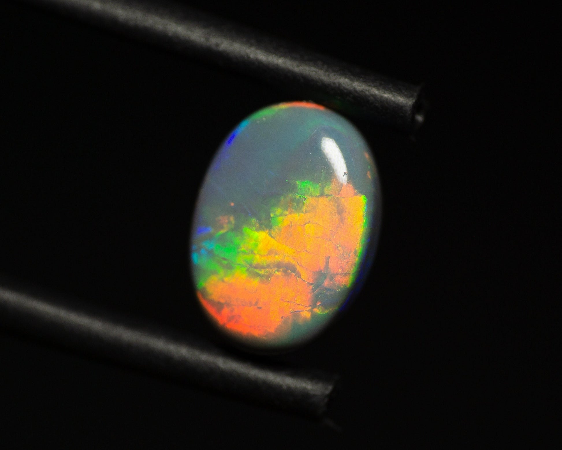 2.01 Carat Dark Opal Oval Cabochon Lightning Ridge Australia - Redpoint Jewelry 