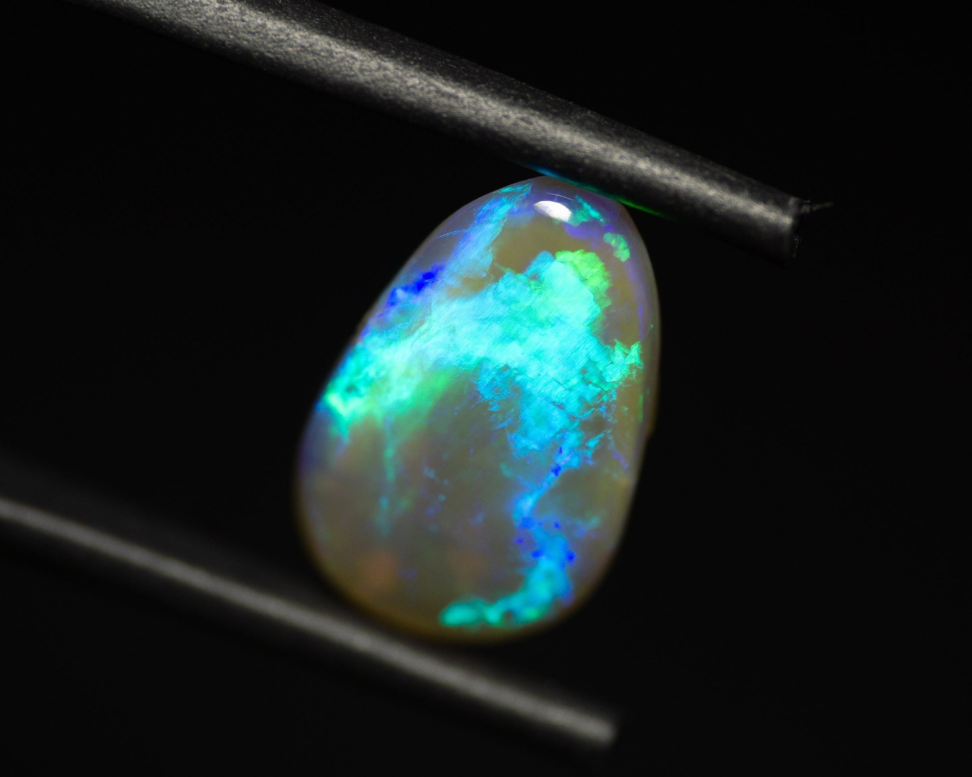 3.03 Carat Crystal Opal Drop Shape Cabochon Lightning Ridge Australia - Redpoint Jewelry 