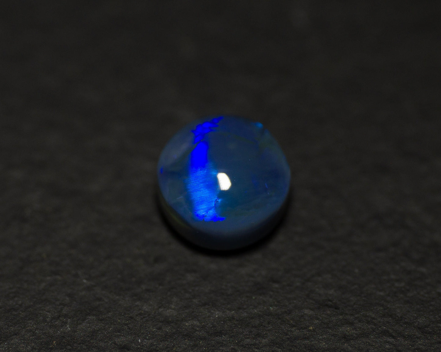 1.58 Carat Black Opal Cats Eye Pattern Round Cabochon Lightning Ridge Australia - Redpoint Jewelry 