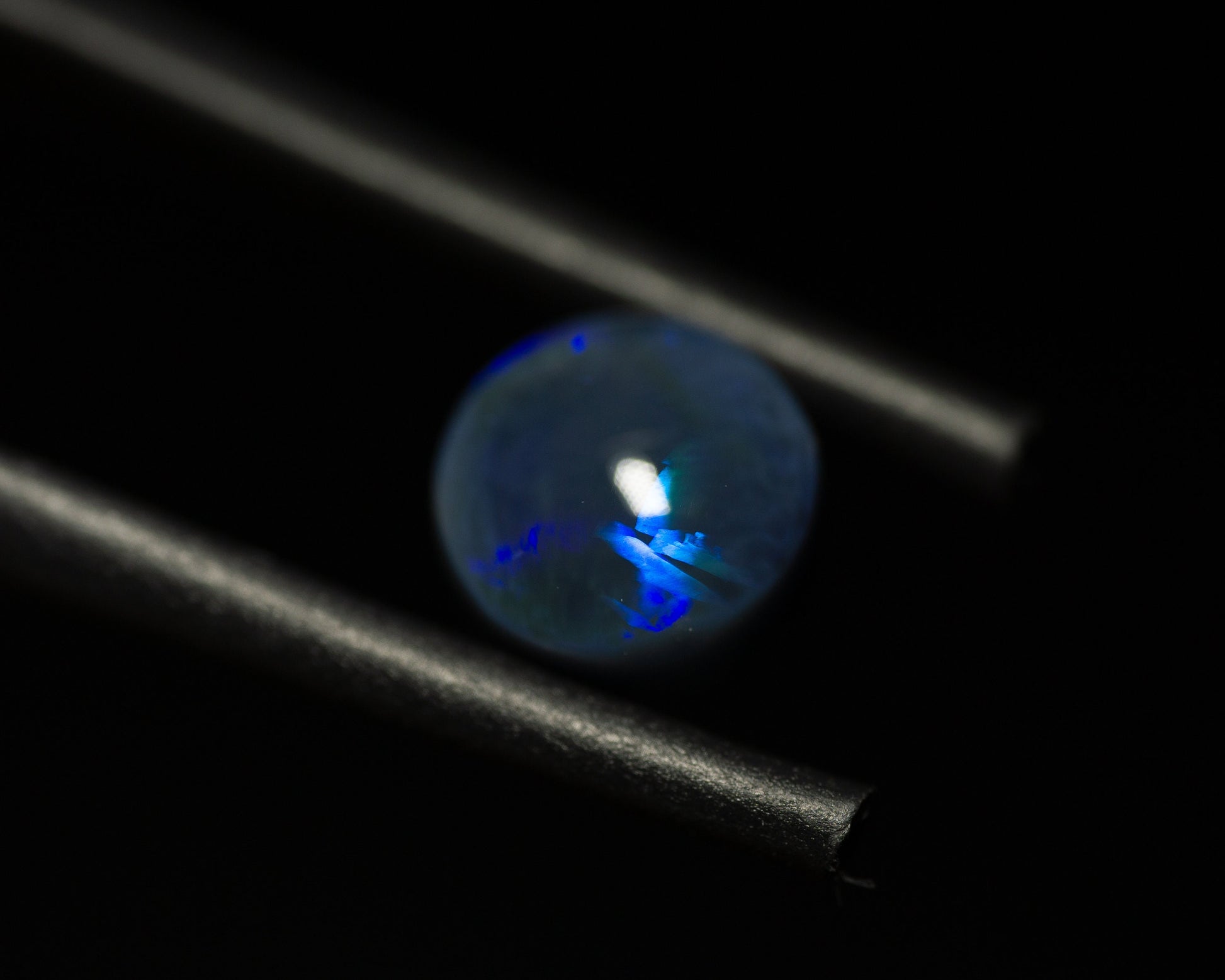 1.58 Carat Black Opal Cats Eye Pattern Round Cabochon Lightning Ridge Australia - Redpoint Jewelry 