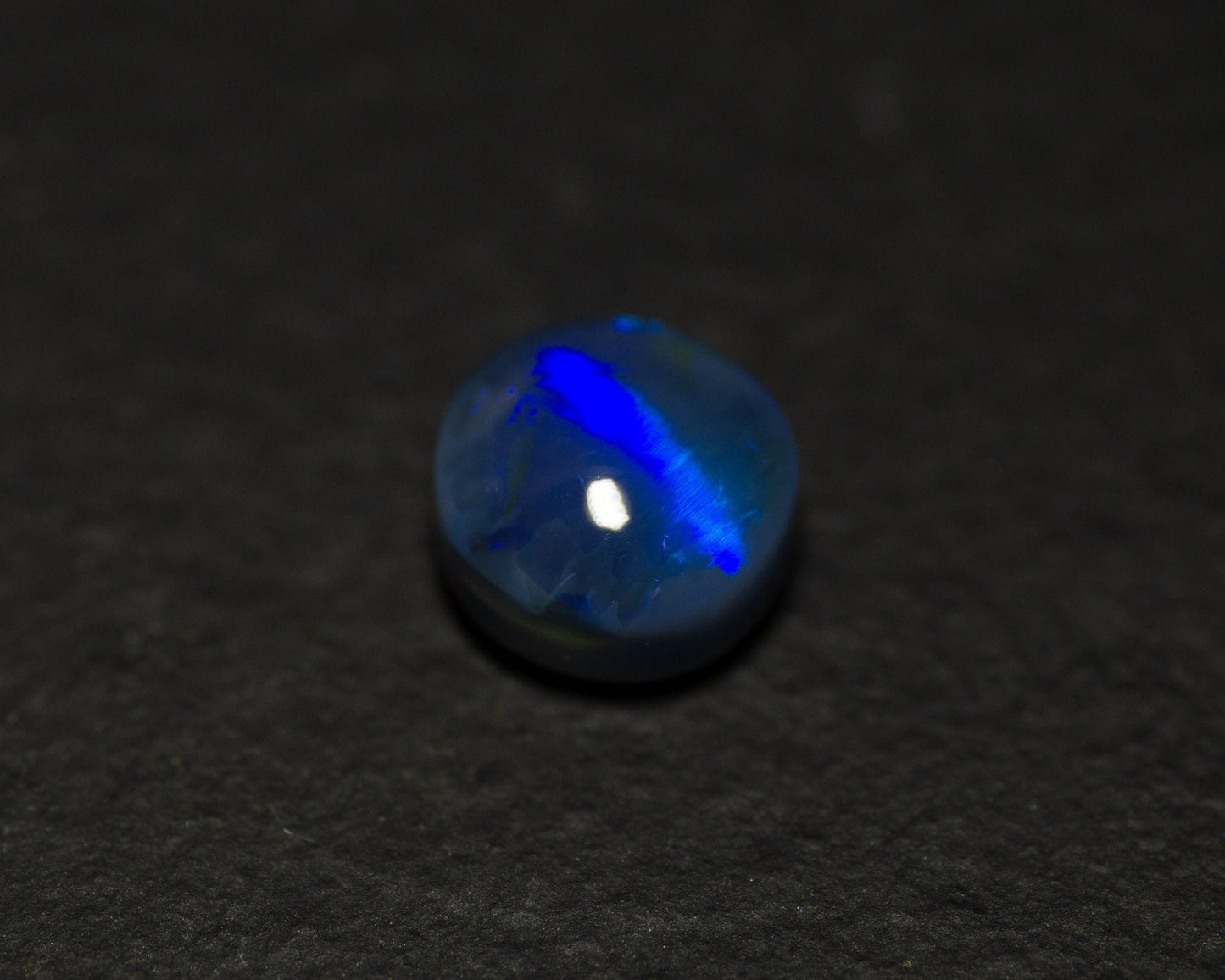 1.58 Carat Black Opal Cats Eye Pattern Round Cabochon Lightning Ridge Australia - Redpoint Jewelry 