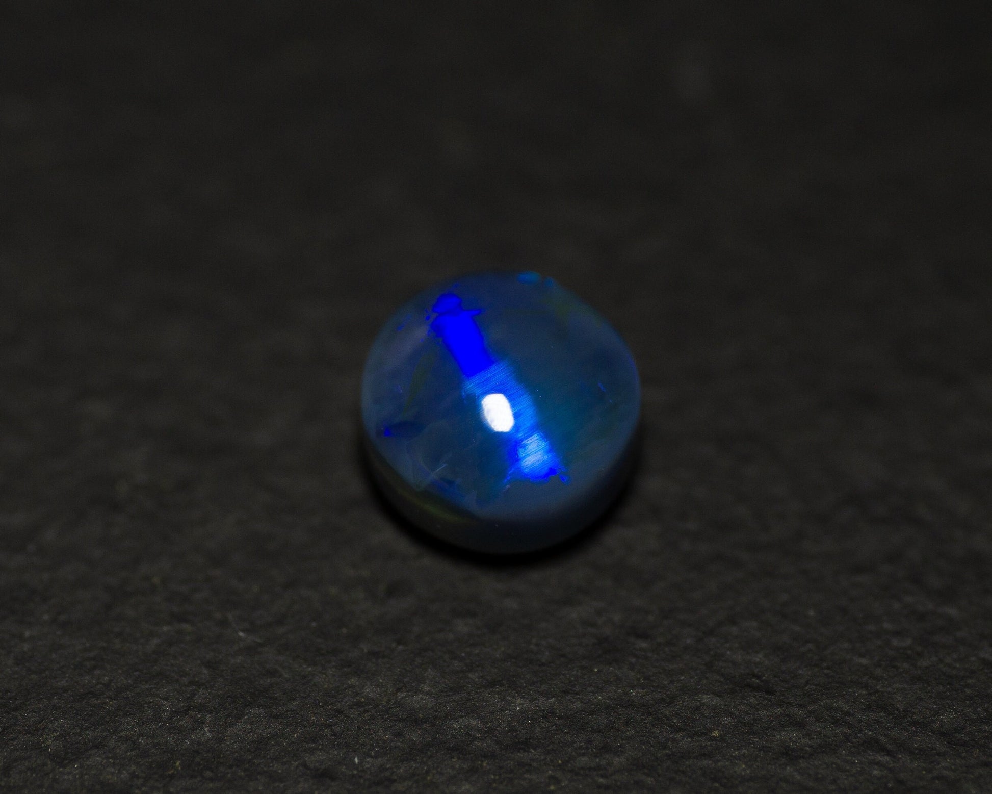 1.58 Carat Black Opal Cats Eye Pattern Round Cabochon Lightning Ridge Australia - Redpoint Jewelry 