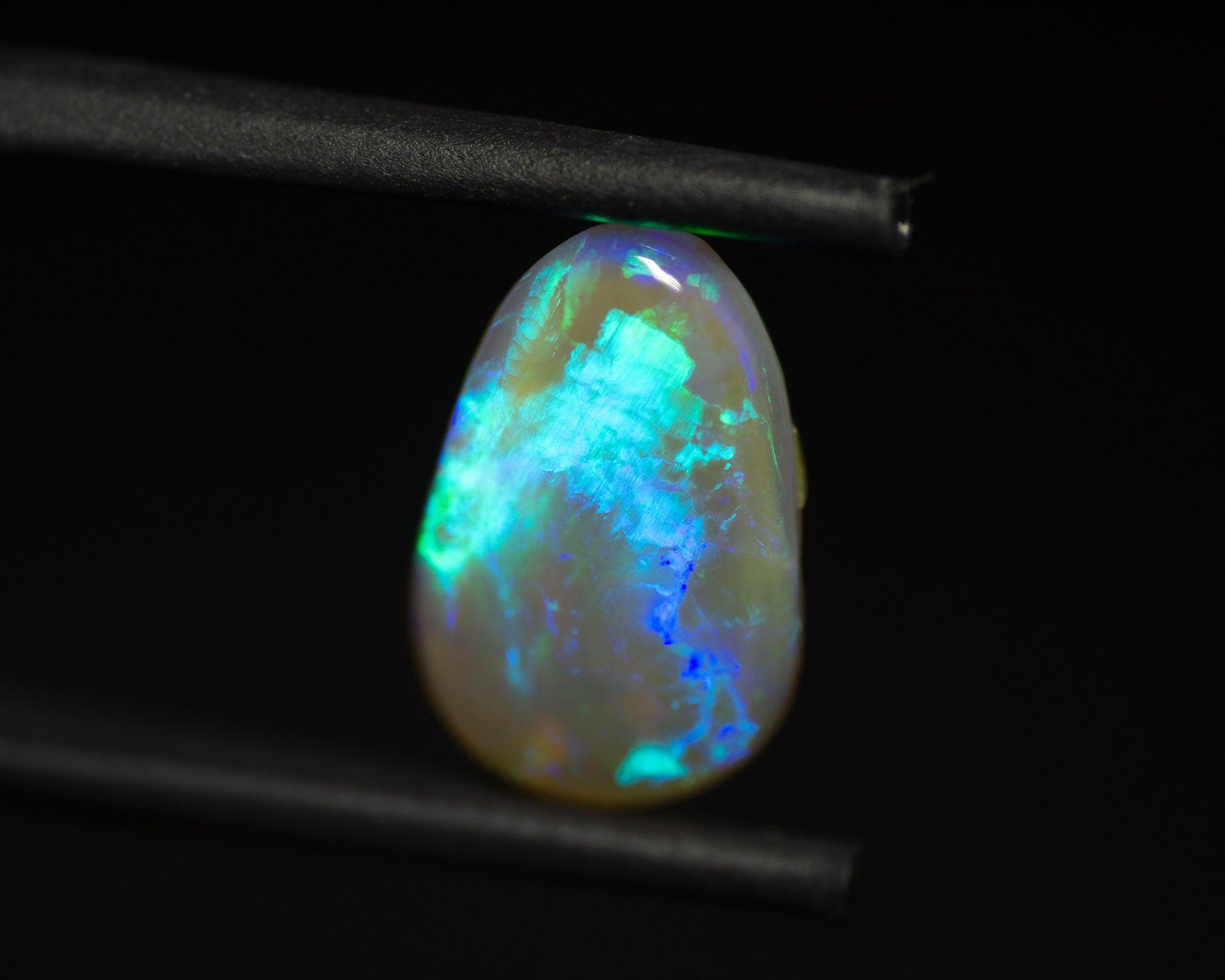 3.03 Carat Crystal Opal Drop Shape Cabochon Lightning Ridge Australia - Redpoint Jewelry 