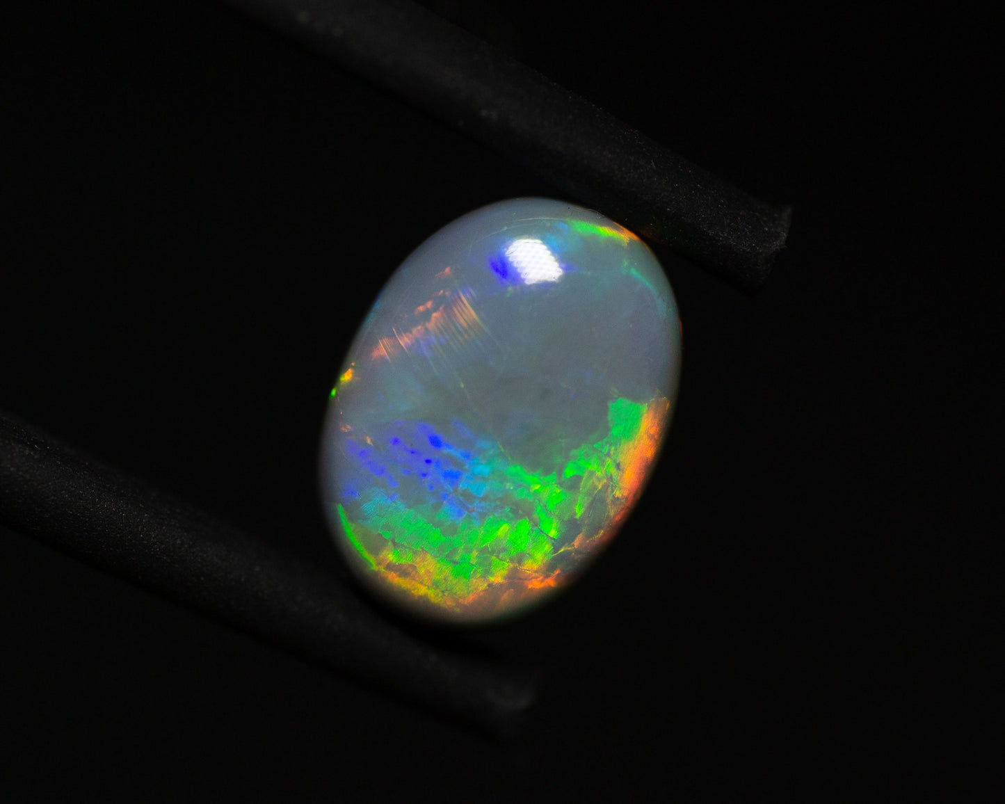 2.01 Carat Dark Opal Oval Cabochon Lightning Ridge Australia - Redpoint Jewelry 