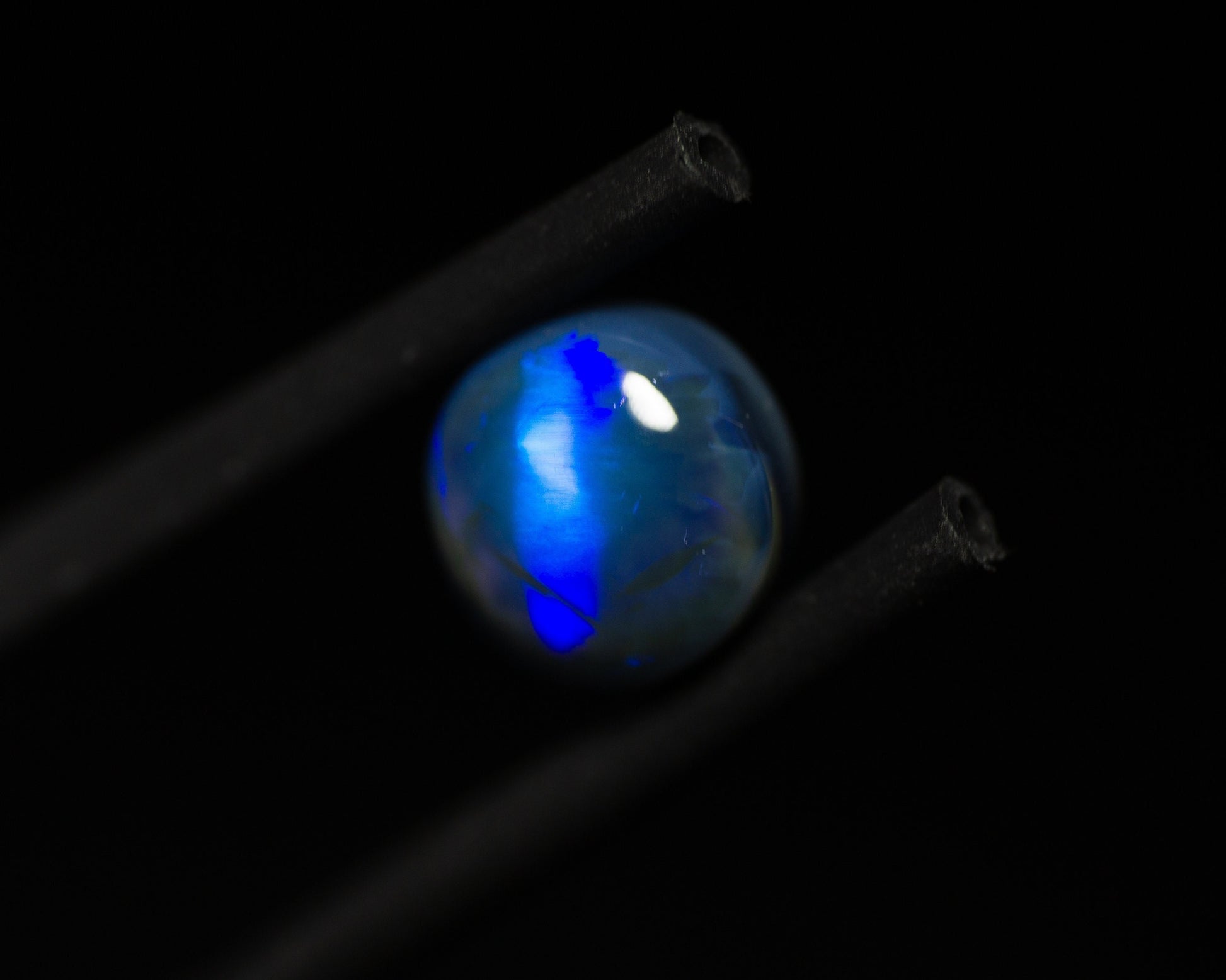 1.58 Carat Black Opal Cats Eye Pattern Round Cabochon Lightning Ridge Australia - Redpoint Jewelry 