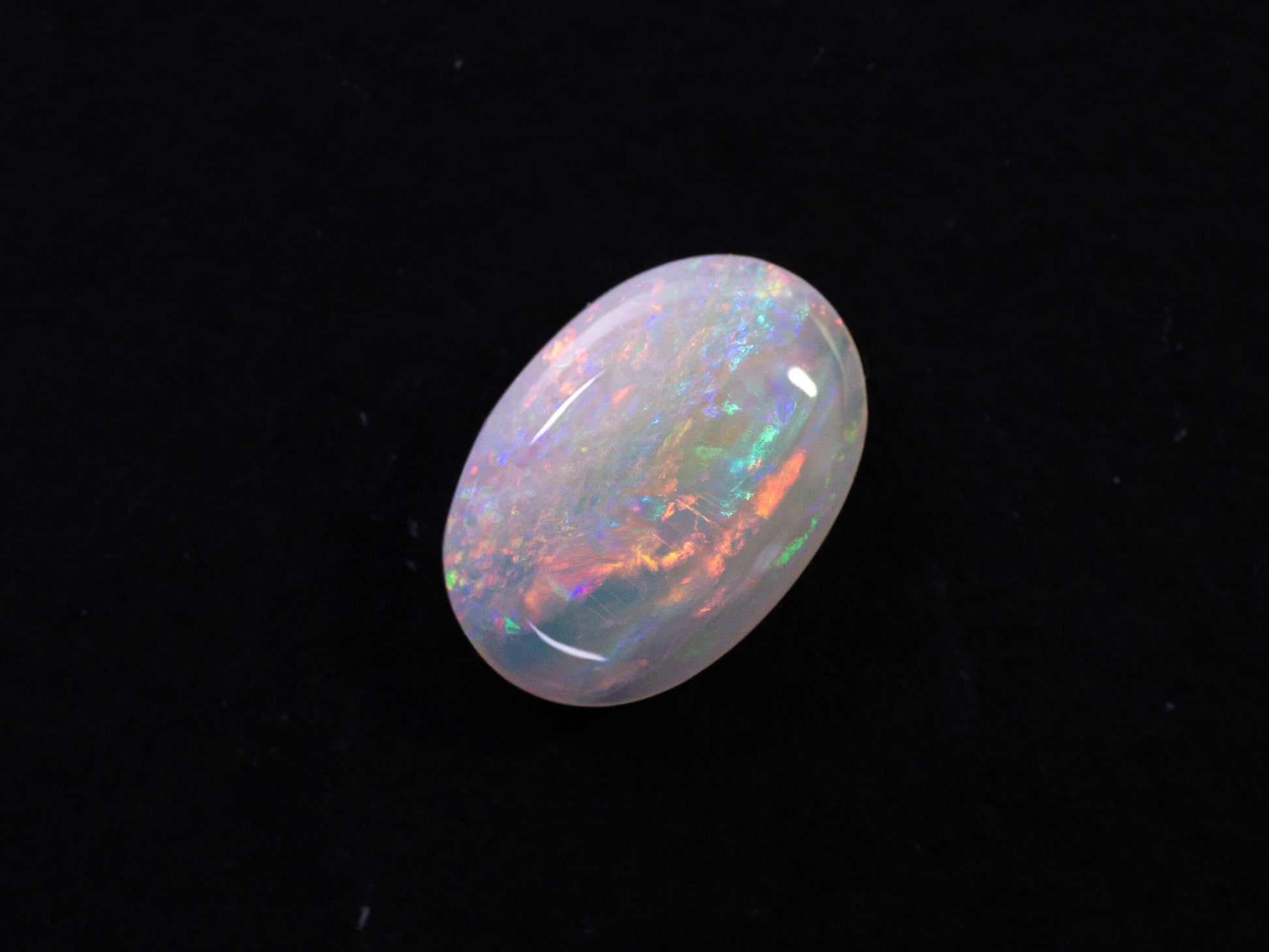 3.65 Carat Australian Vertical Seam White Crystal Opal Oval Cabochon Gemstone - Redpoint Jewelry 