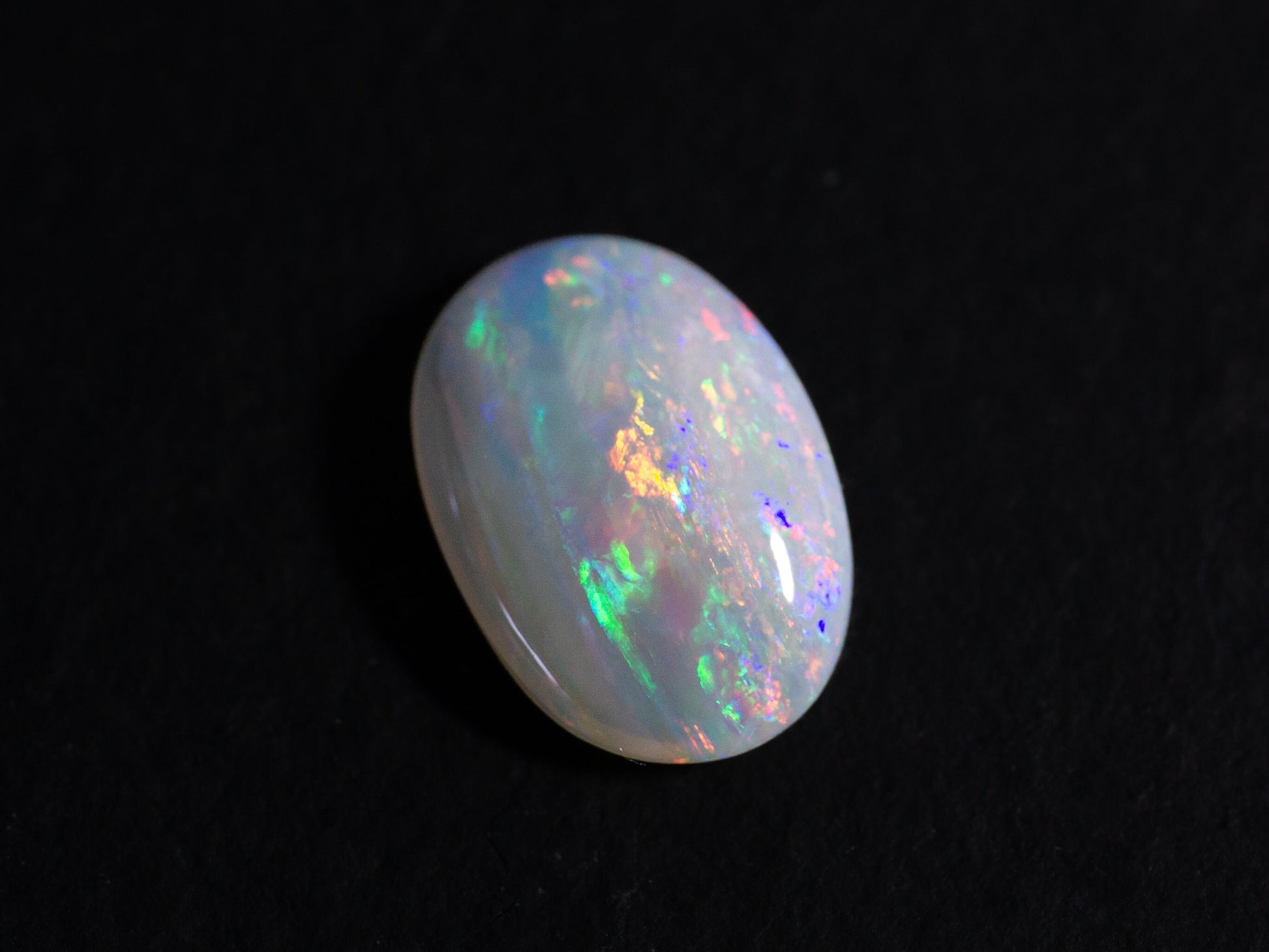 3.65 Carat Australian Vertical Seam White Crystal Opal Oval Cabochon Gemstone - Redpoint Jewelry 