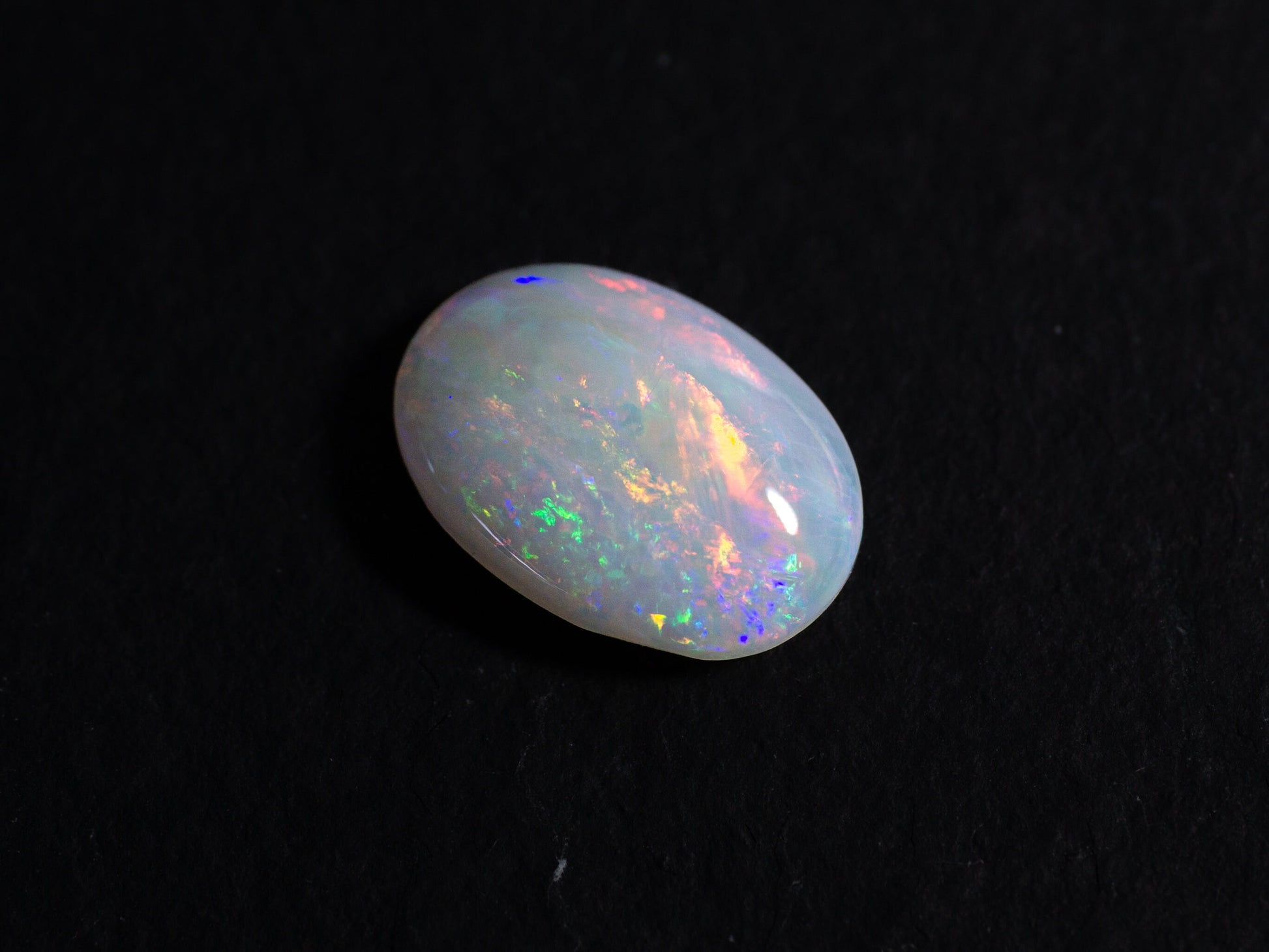 3.65 Carat Australian Vertical Seam White Crystal Opal Oval Cabochon Gemstone - Redpoint Jewelry 