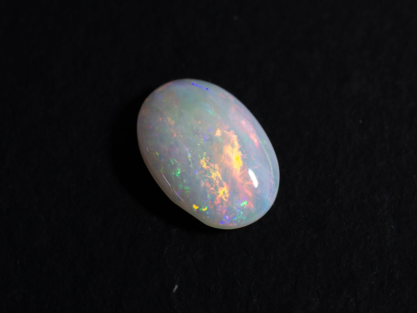 3.65 Carat Australian Vertical Seam White Crystal Opal Oval Cabochon Gemstone - Redpoint Jewelry 