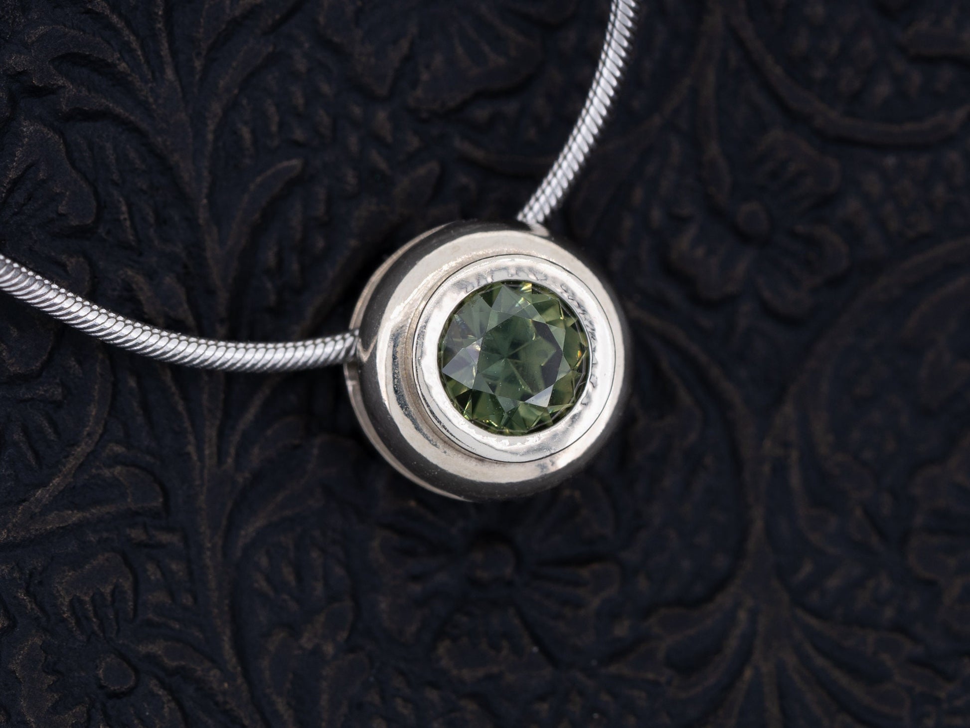 Solitaire Green Sapphire Pendant Necklace Natural Sapphire 14k White Gold - Redpoint Jewelry 