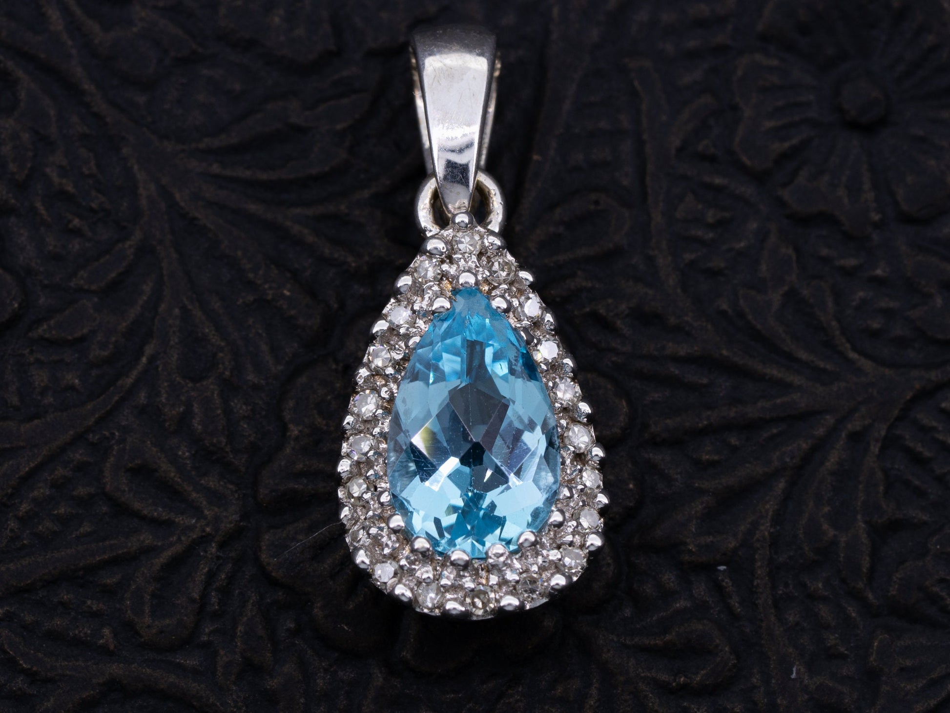 Solitaire Sky Blue Topaz & Diamond Pendant 14k White Gold - Redpoint Jewelry 