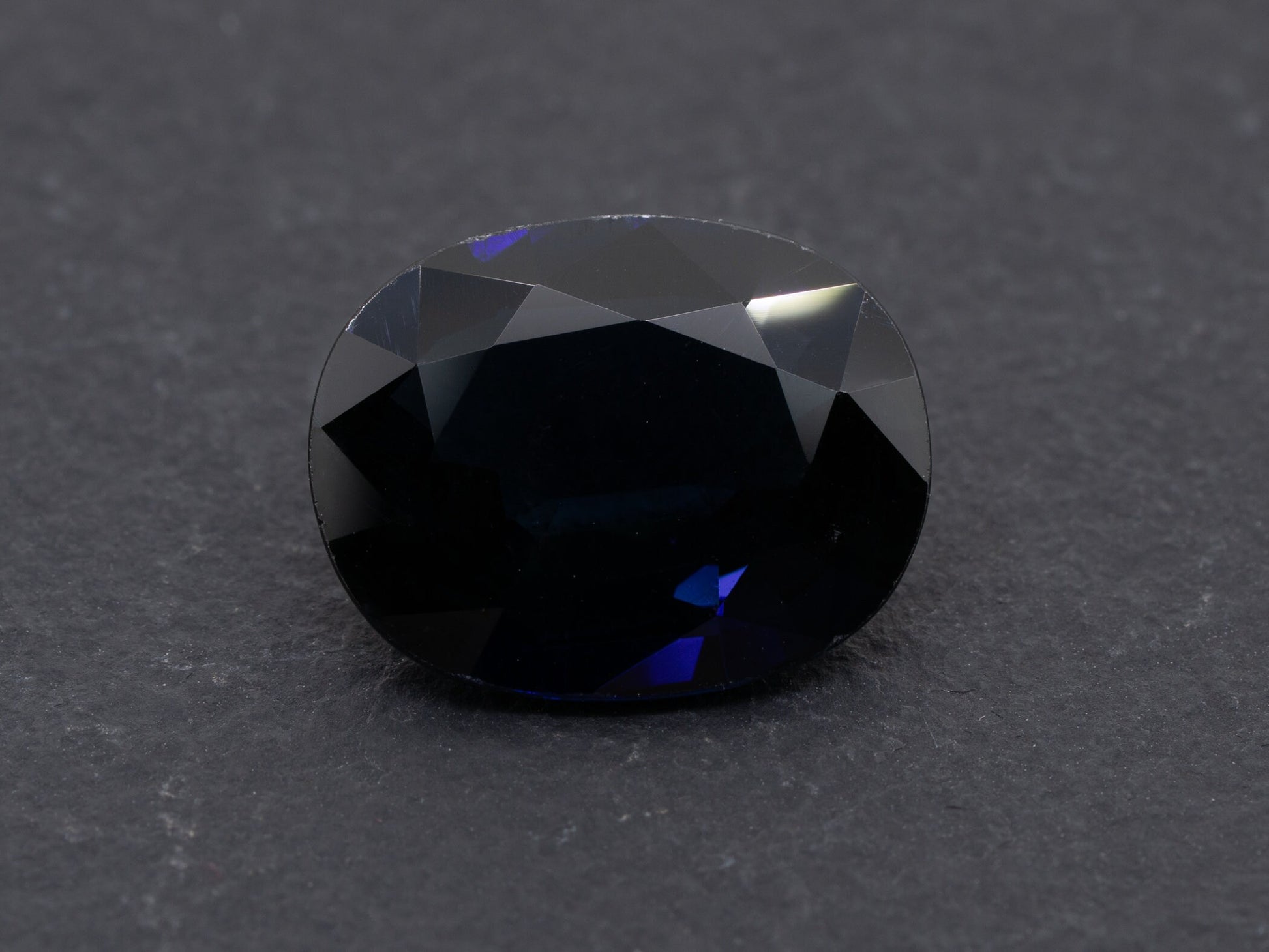 5.48ct GIA Certified Dark Blue Natural Sapphire Oval Cut - Redpoint Jewelry 