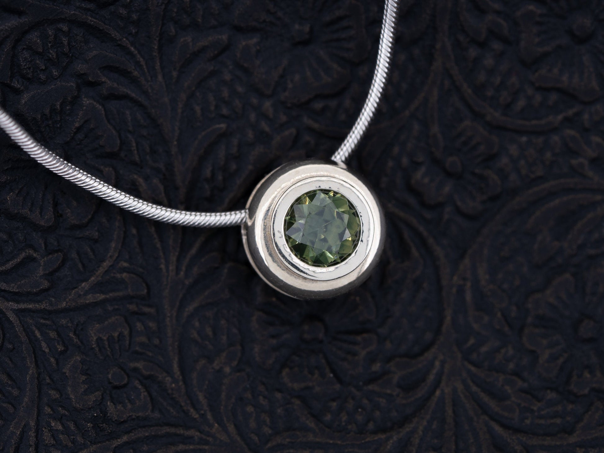 Solitaire Green Sapphire Pendant Necklace Natural Sapphire 14k White Gold - Redpoint Jewelry 