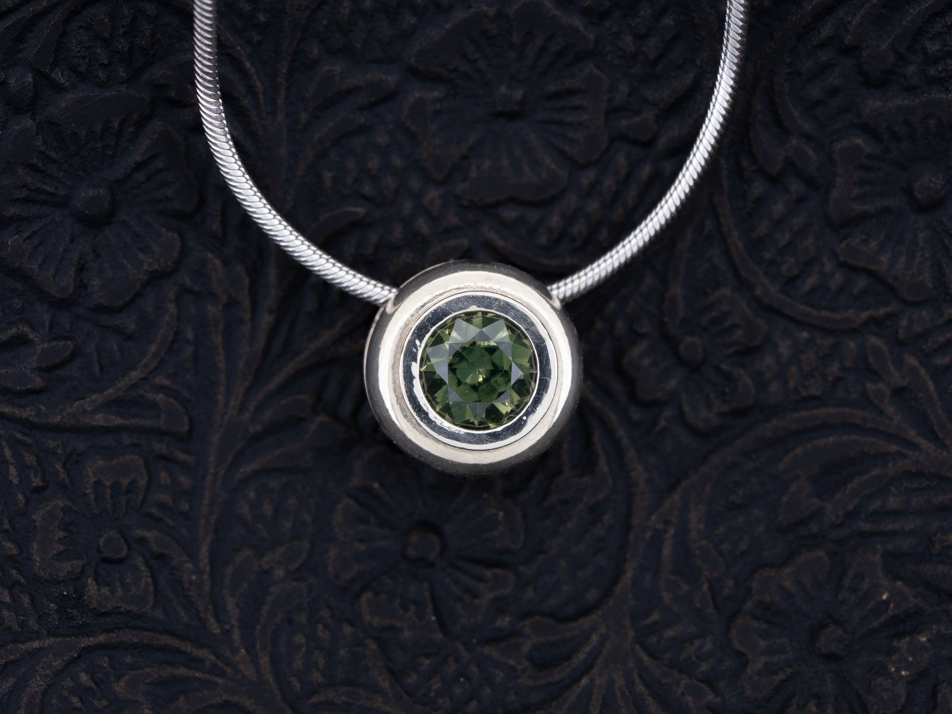 Solitaire Green Sapphire Pendant Necklace Natural Sapphire 14k White Gold - Redpoint Jewelry 