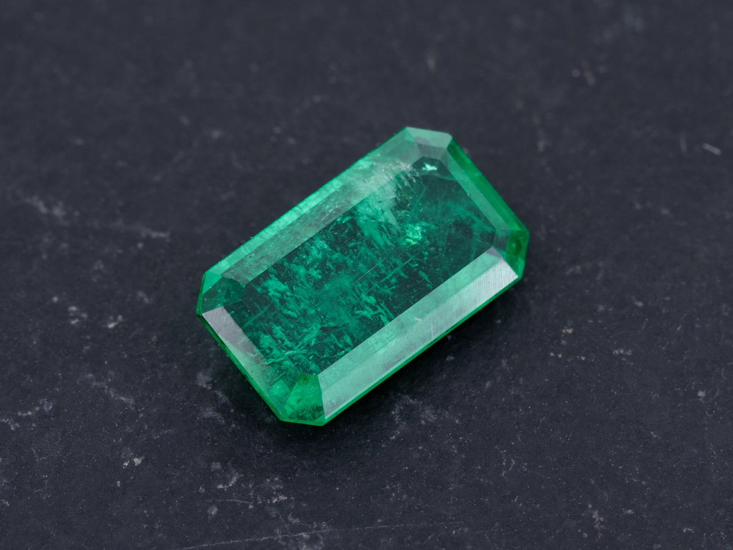 1.04ct GIA Certified Natural Emerald Vivid Green - Redpoint Jewelry 