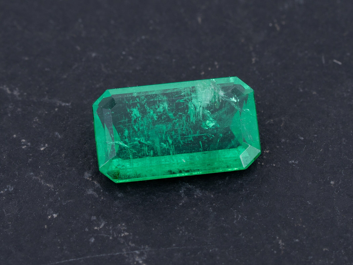 1.04ct GIA Certified Natural Emerald Vivid Green - Redpoint Jewelry 