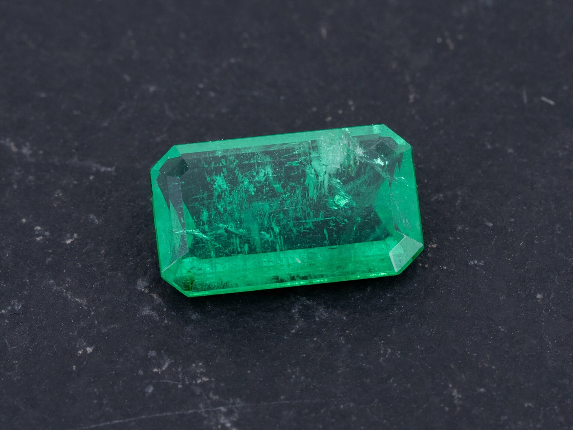 1.04ct GIA Certified Natural Emerald Vivid Green - Redpoint Jewelry 