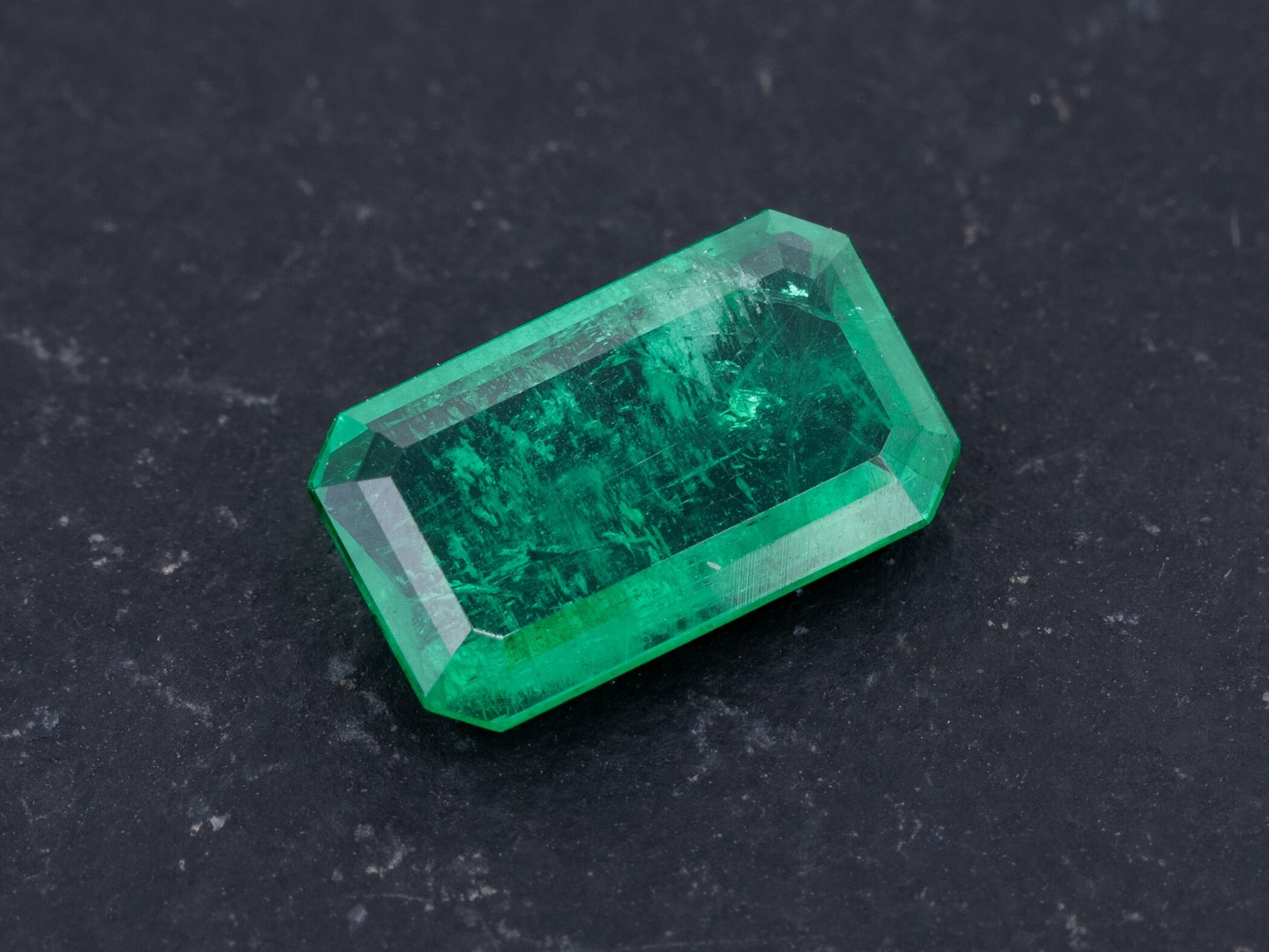 1.04ct GIA Certified Natural Emerald Vivid Green - Redpoint Jewelry 