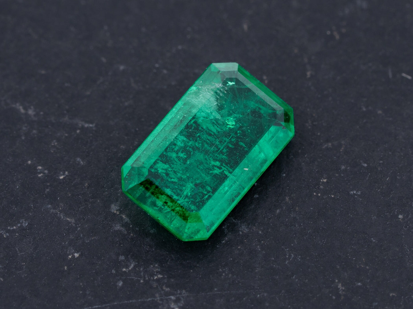 1.04ct GIA Certified Natural Emerald Vivid Green - Redpoint Jewelry 