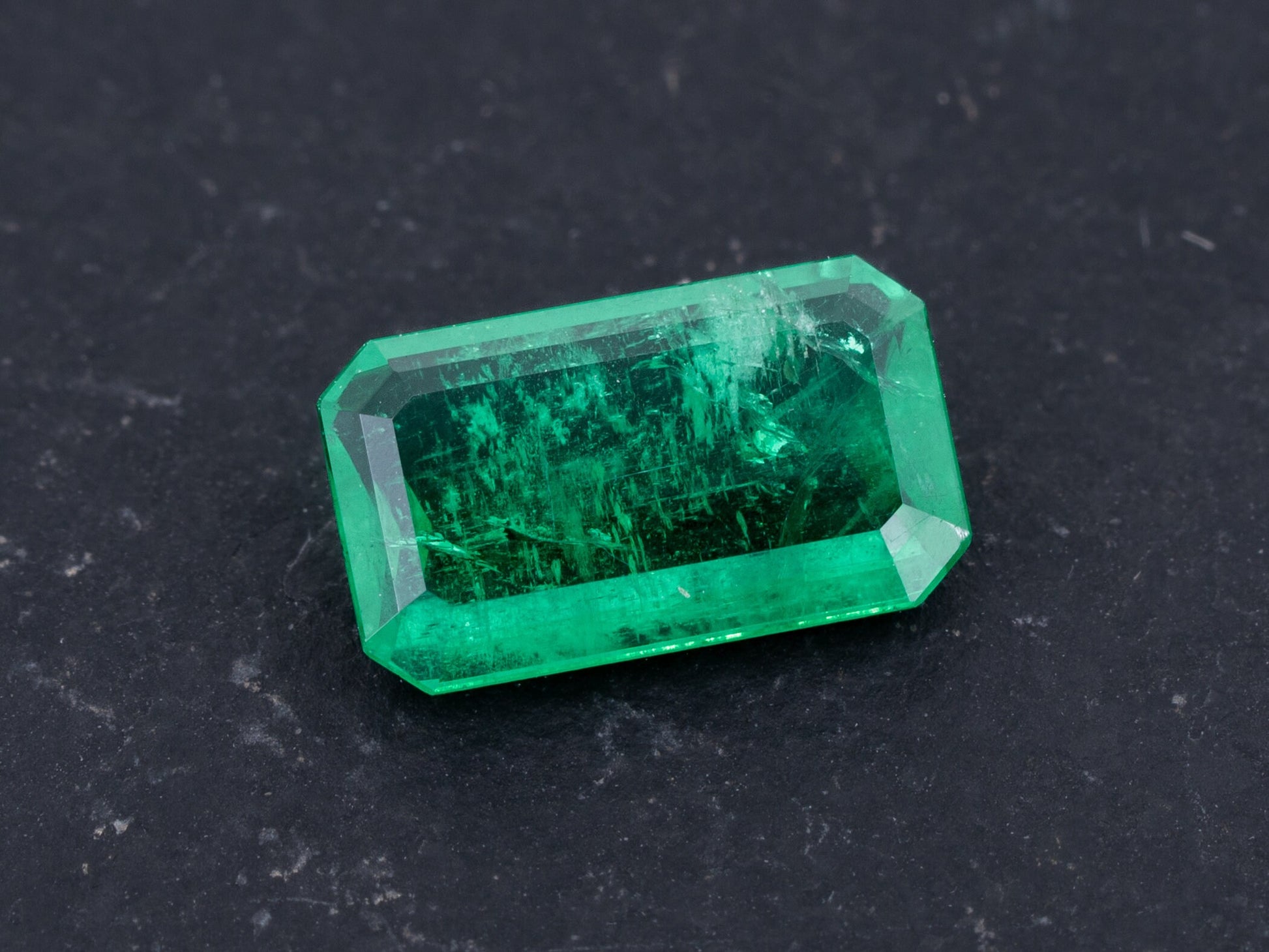 1.04ct GIA Certified Natural Emerald Vivid Green - Redpoint Jewelry 