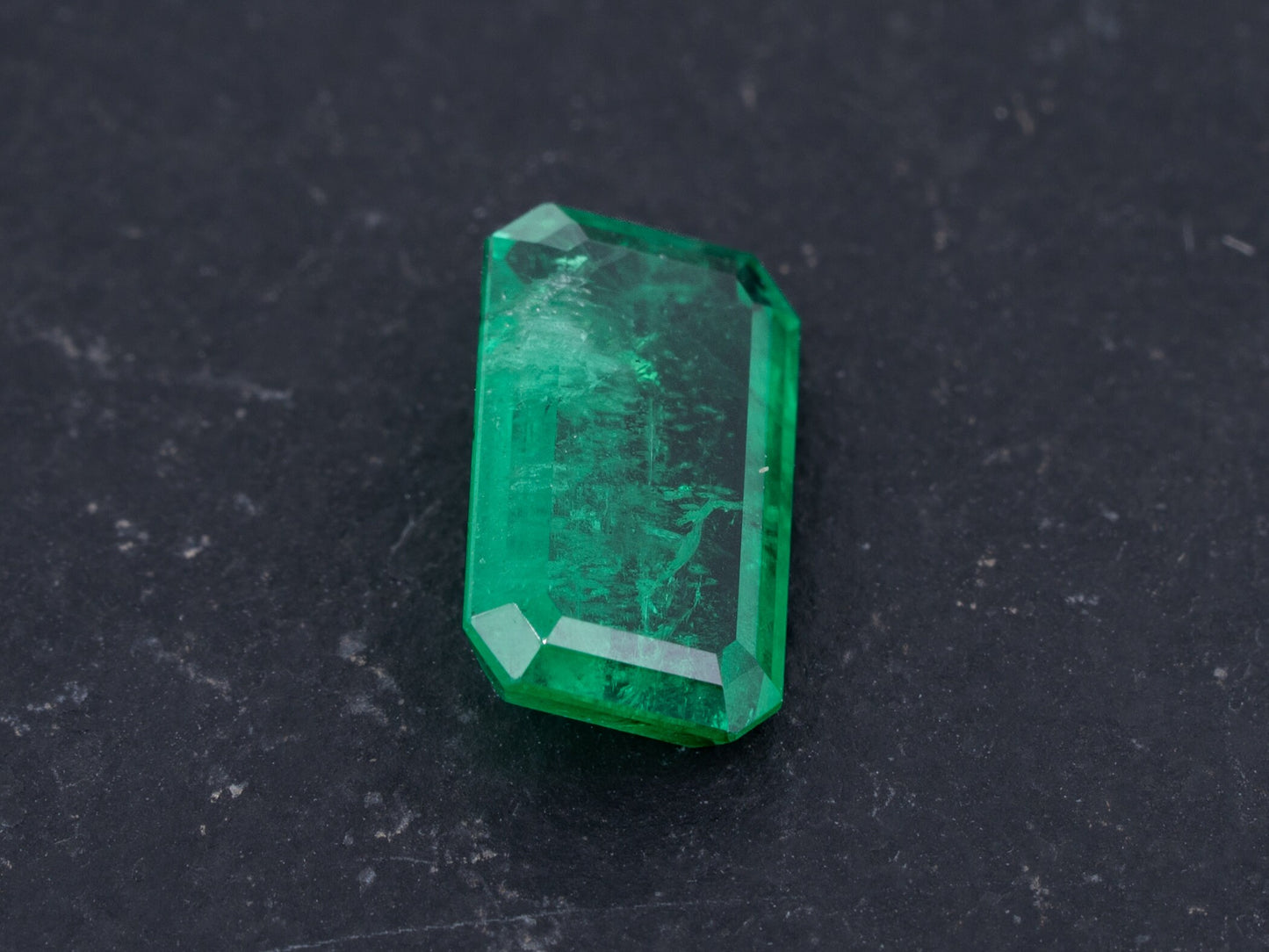 1.04ct GIA Certified Natural Emerald Vivid Green - Redpoint Jewelry 