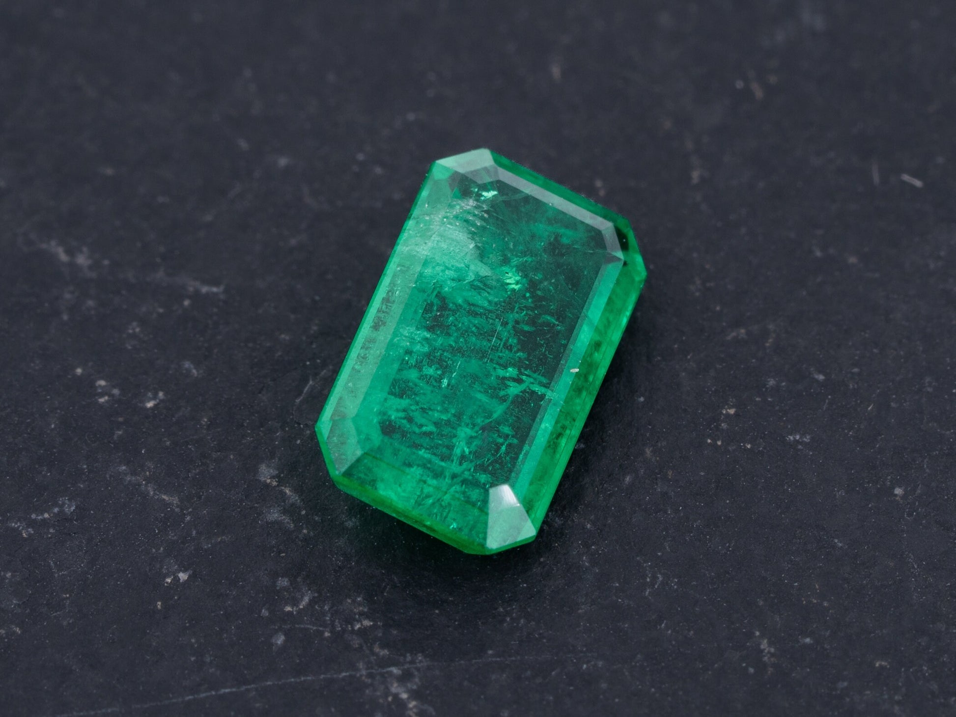 1.04ct GIA Certified Natural Emerald Vivid Green - Redpoint Jewelry 