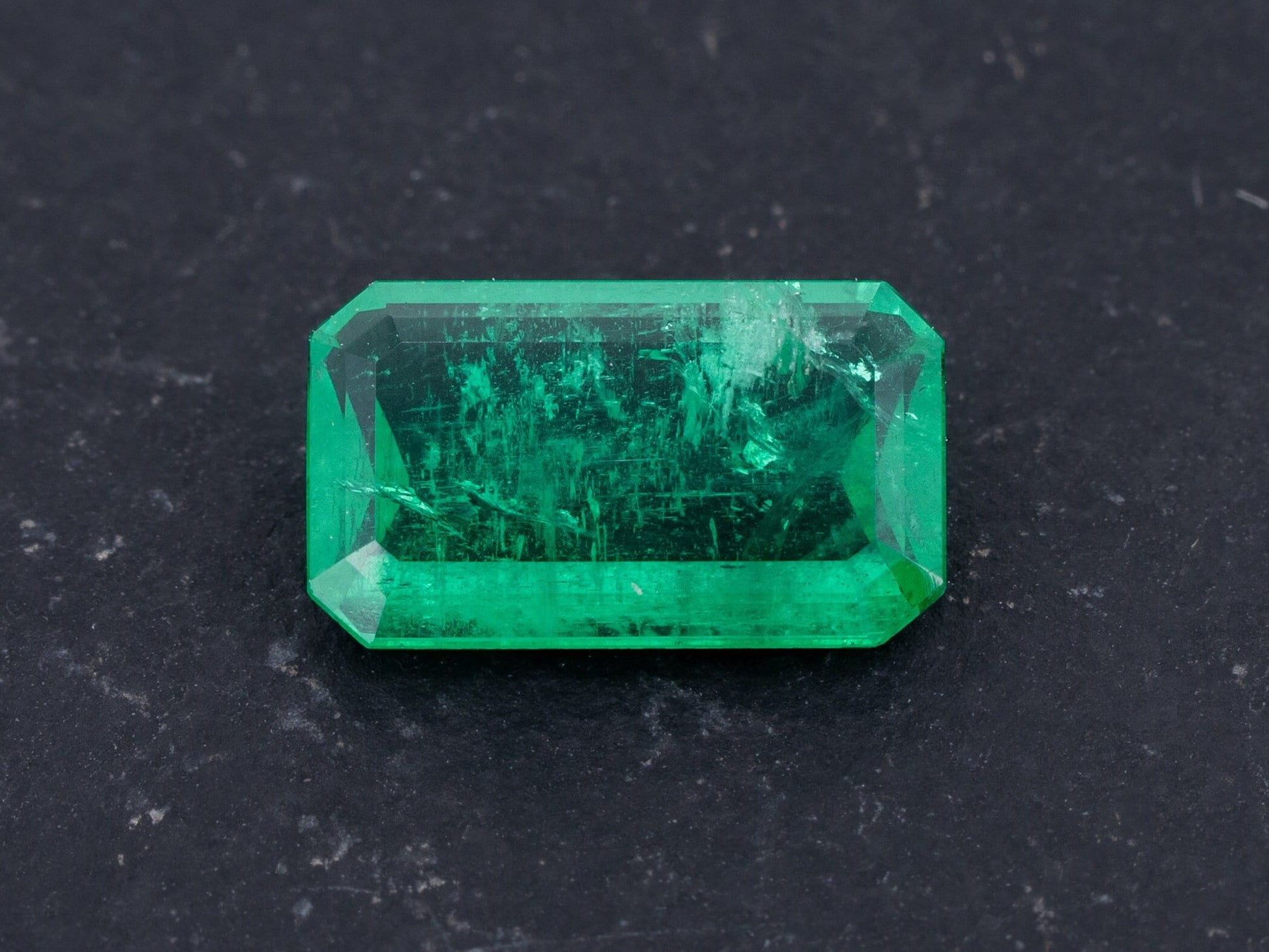 1.04ct GIA Certified Natural Emerald Vivid Green - Redpoint Jewelry 