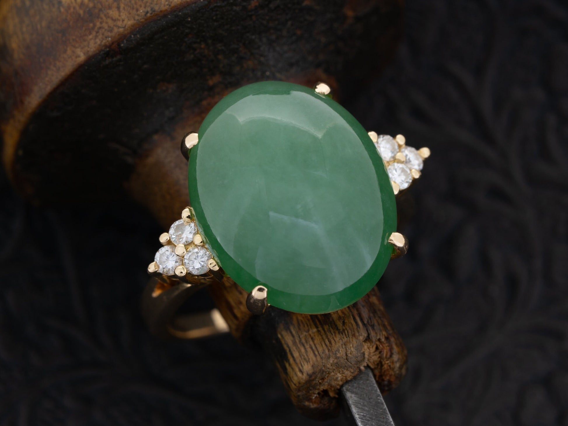 GIA Certified Type A Fei Cui Green Jade and Diamond Ring in 18k Gold - Redpoint Jewelry 