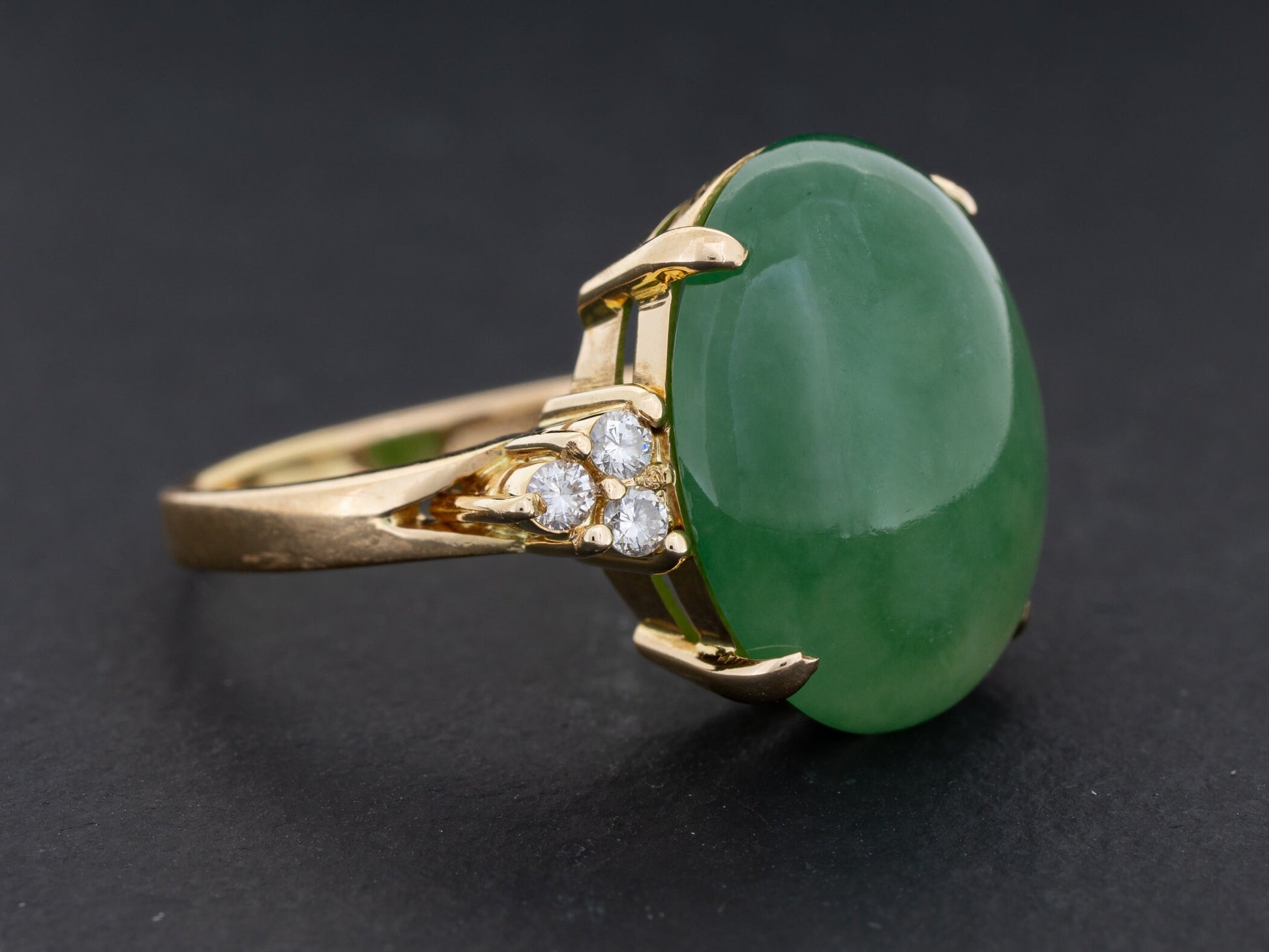 GIA Certified Type A Fei Cui Green Jade and Diamond Ring in 18k Gold - Redpoint Jewelry 